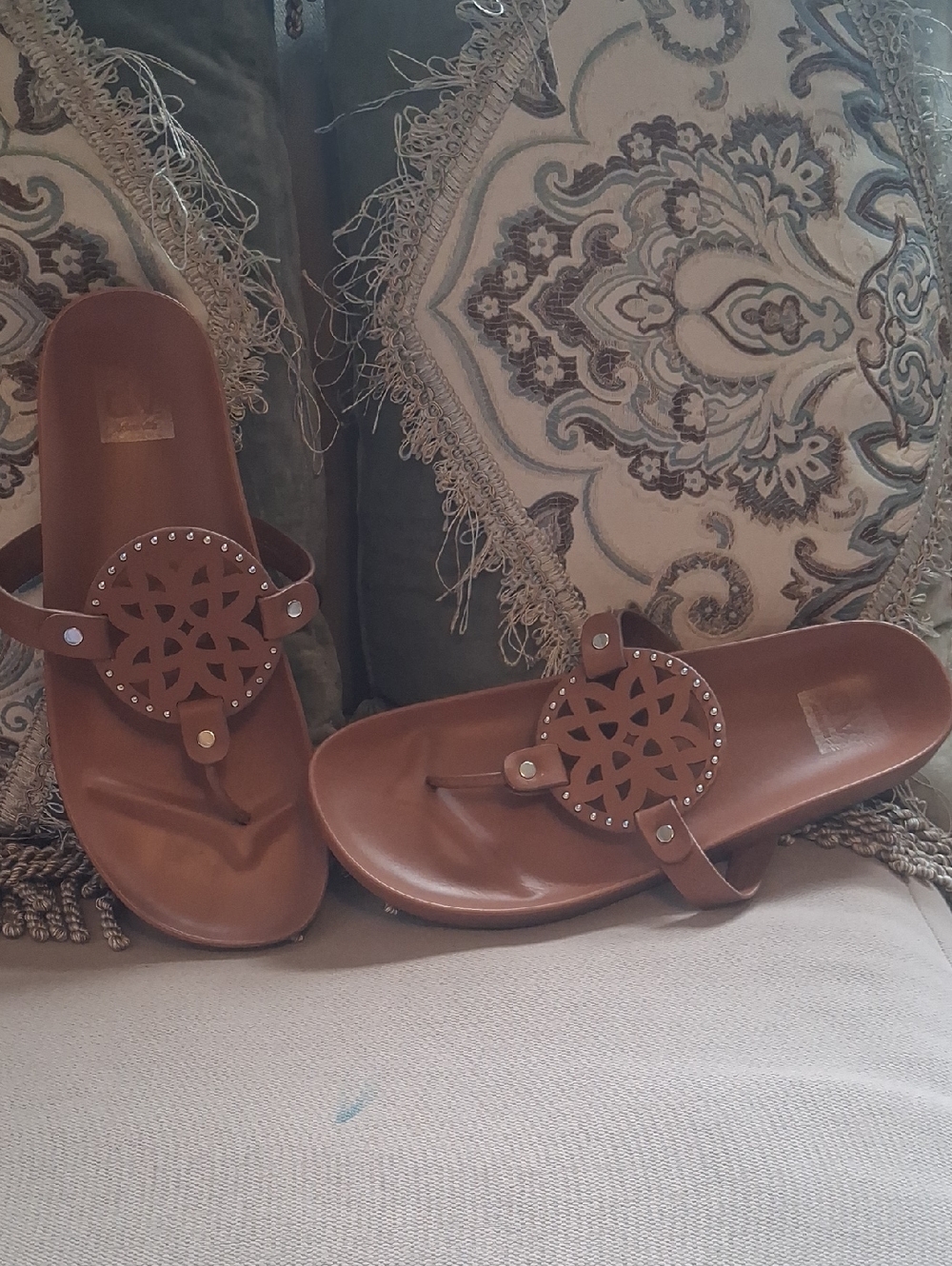 🌺DOLCE VITA Women's Brown Cutout Thong Sandals
